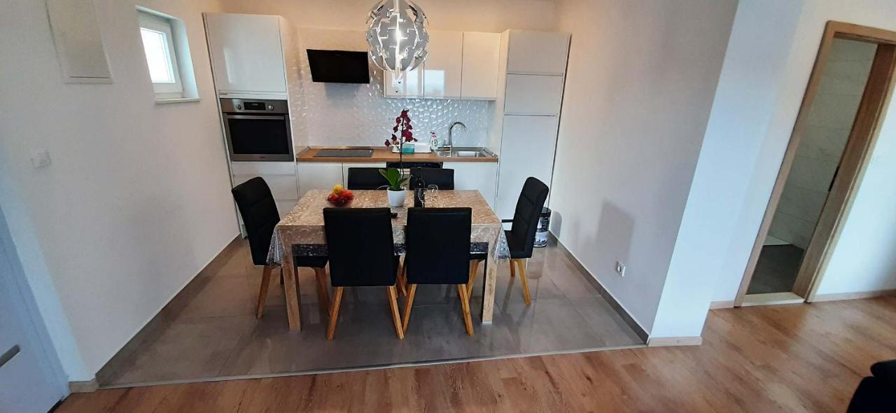 PENTHAUS APARTMAN n&m Baška Voda Exterior foto